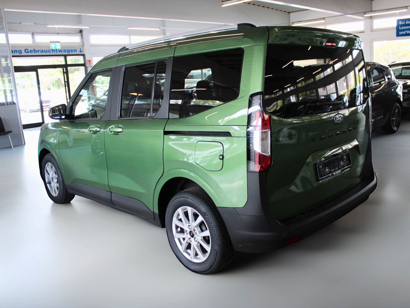Fahrzeugabbildung Ford Tourneo Courier Titanium Automatik FahrerAssPak