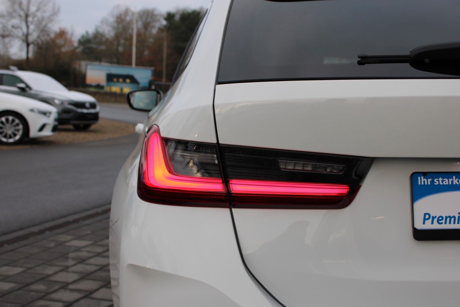 BMW 318d Touring LEDER AHK PDC LED NAVI SHZ foto 12