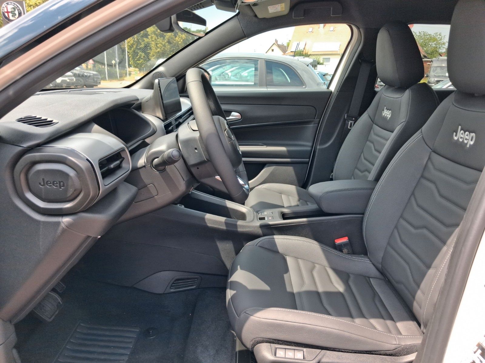 Fahrzeugabbildung Jeep Altitude Black Edition Leder Massage ACC