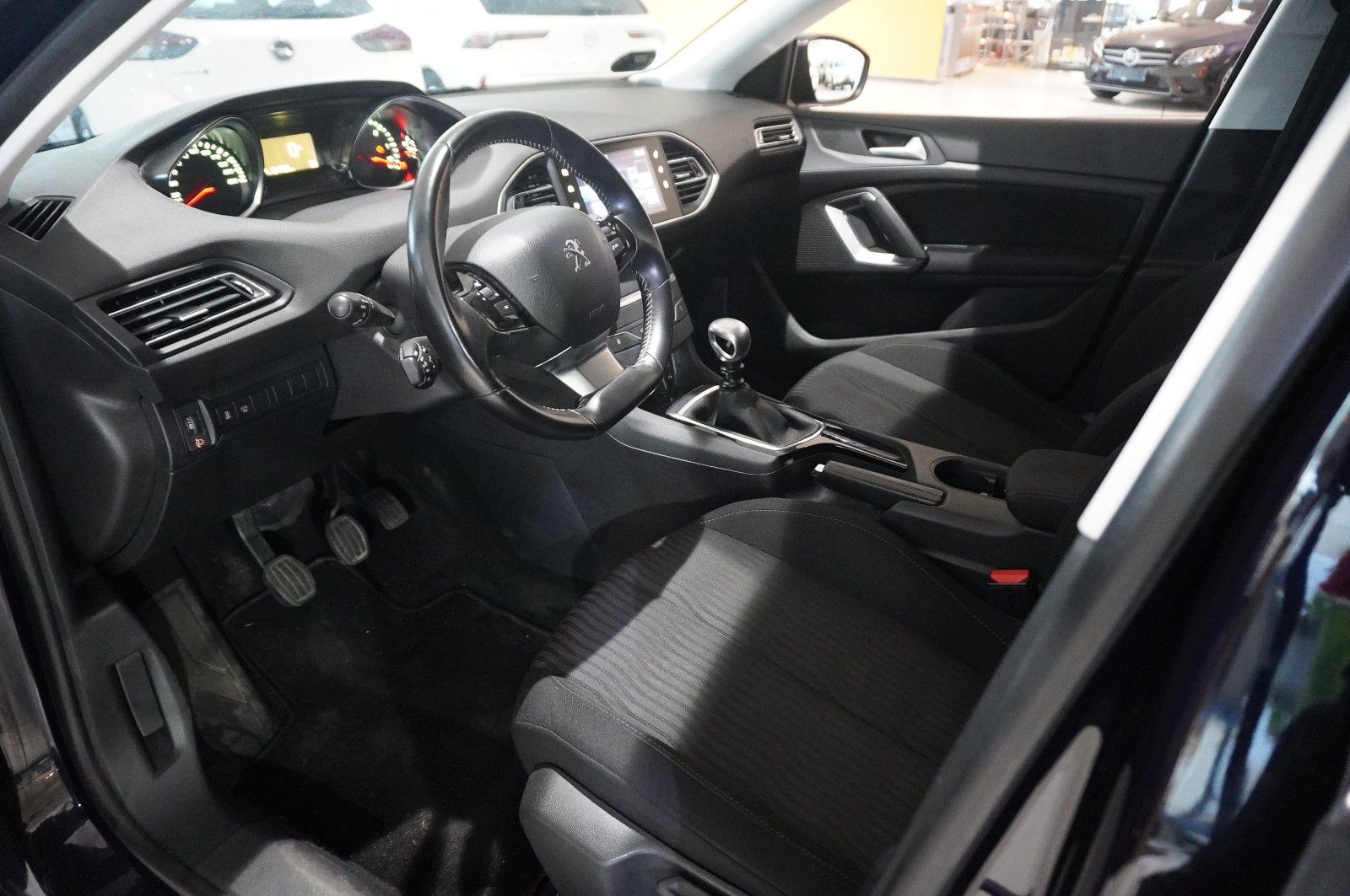Fahrzeugabbildung Peugeot 308 SW 1.6 HDI ACTICE NAVI/SH/PDC/TEMP/SPORT/AHK