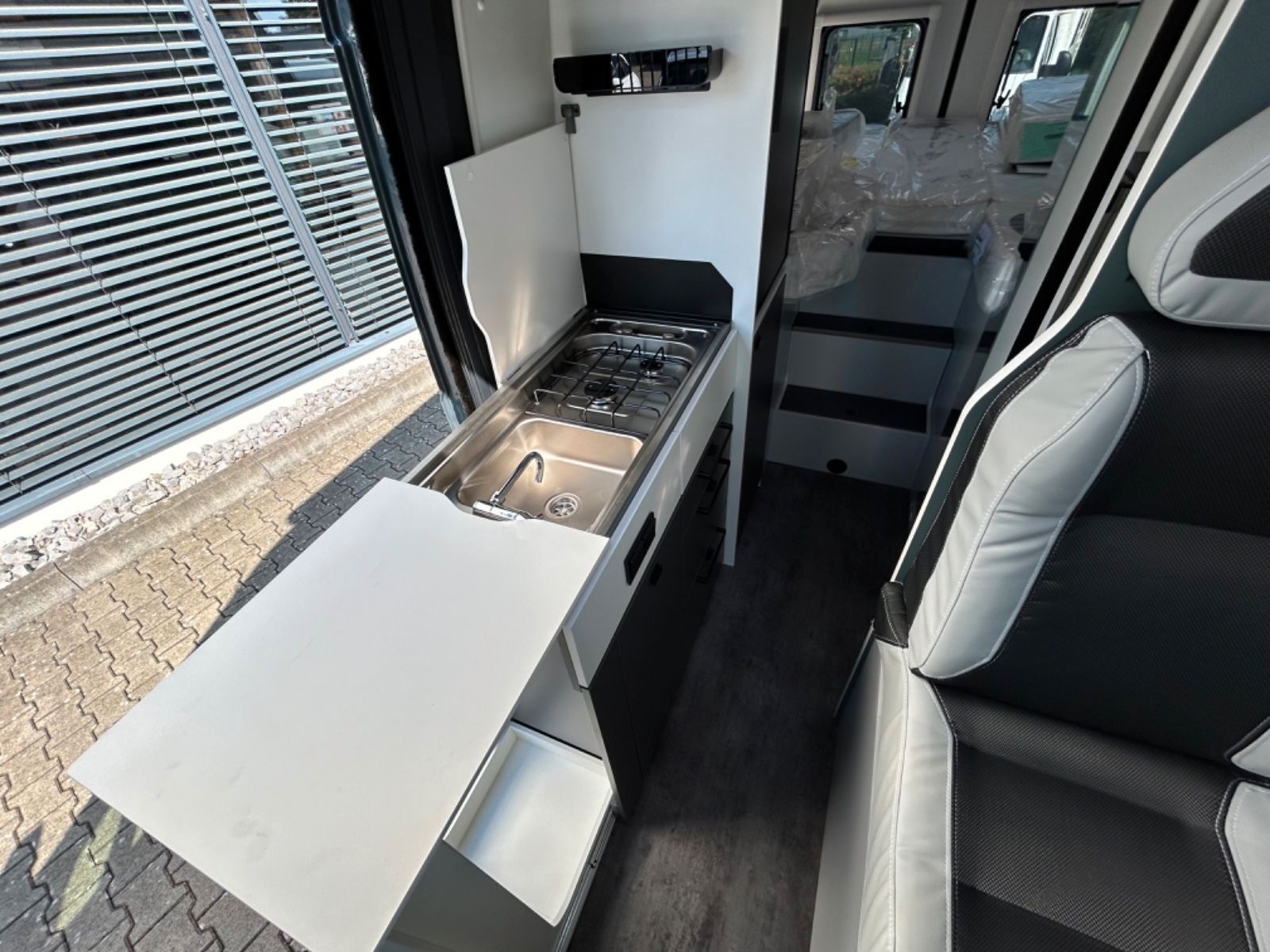 Fahrzeugabbildung Mooveo VAN 63 EB Prestige Autom. Solar Markise Combi 4D