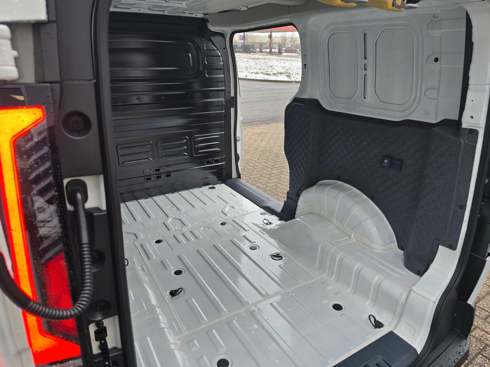 Fahrzeugabbildung Kia PV5 CARGO L2H1 3T 71.2 PLUS WP AW