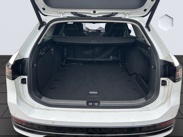 Passat Variant EL 2.0 TDI DSG StHz AhK Navi Lede