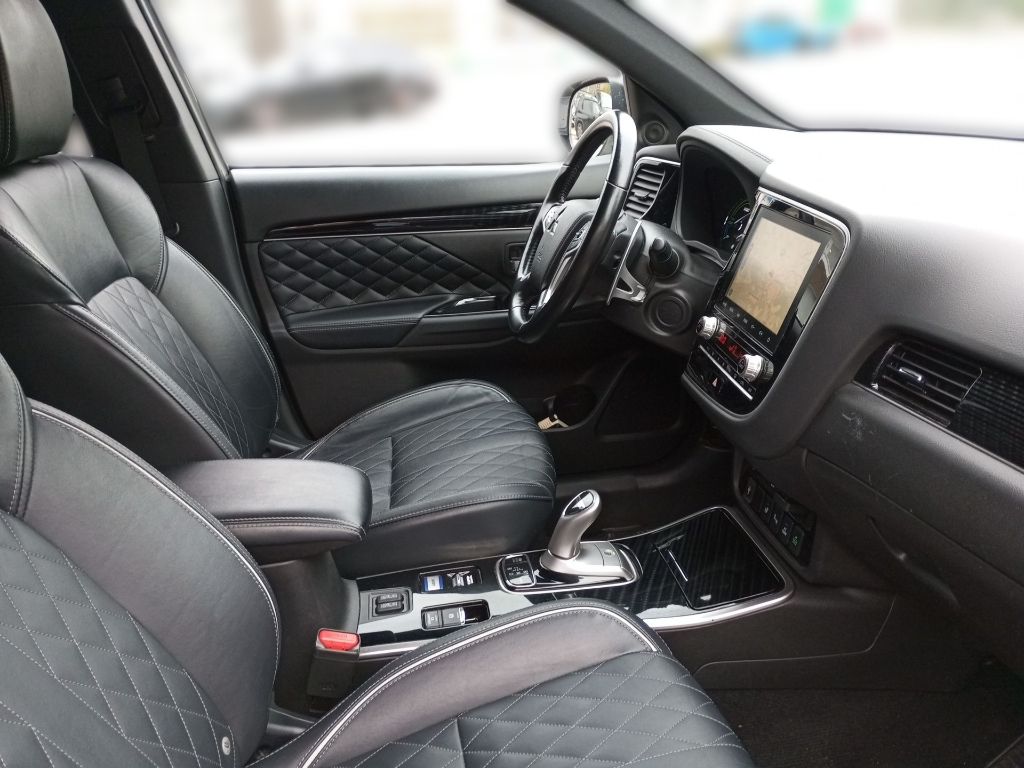 Fahrzeugabbildung Mitsubishi Outlander Plug-in Hybrid Spirit 2.4 4WD