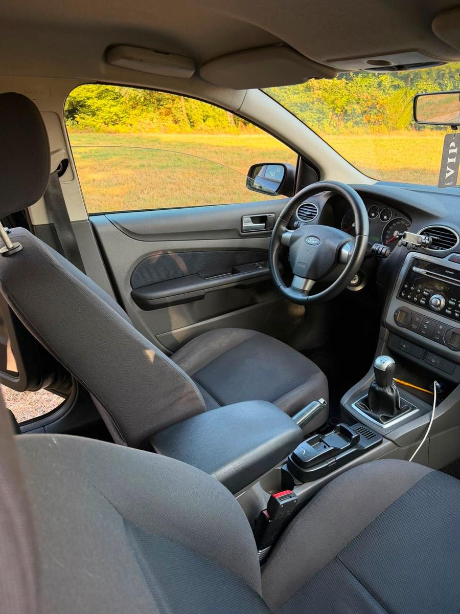 Ford Focus 2005 — photo 9