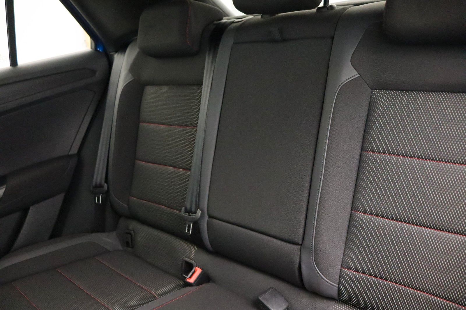 Fahrzeugabbildung Volkswagen T-Roc Sport 4M DCC ACC Panorama Kamera Standhz