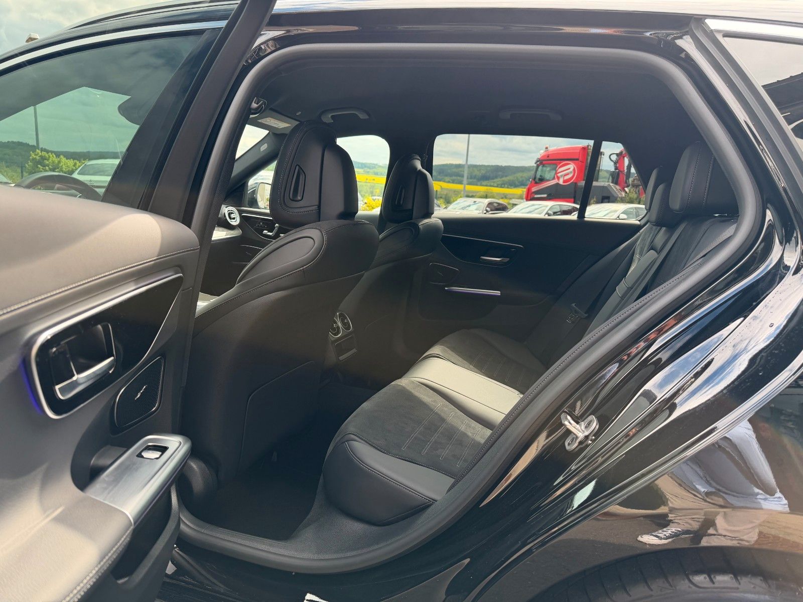 Fahrzeugabbildung Mercedes-Benz C 180 T AMG+AHK+Memory+Ambiente+TotW+