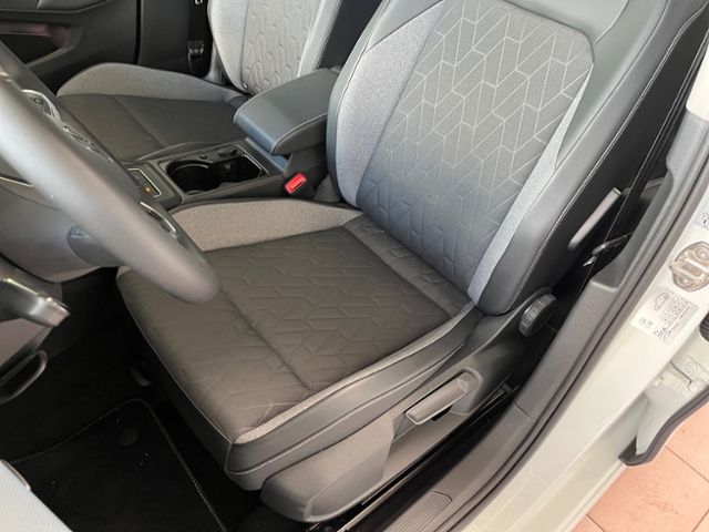 Fahrzeugabbildung Volkswagen Golf 1.5 TSI GOAL NAVI STANDHEIZUNG KAMERA