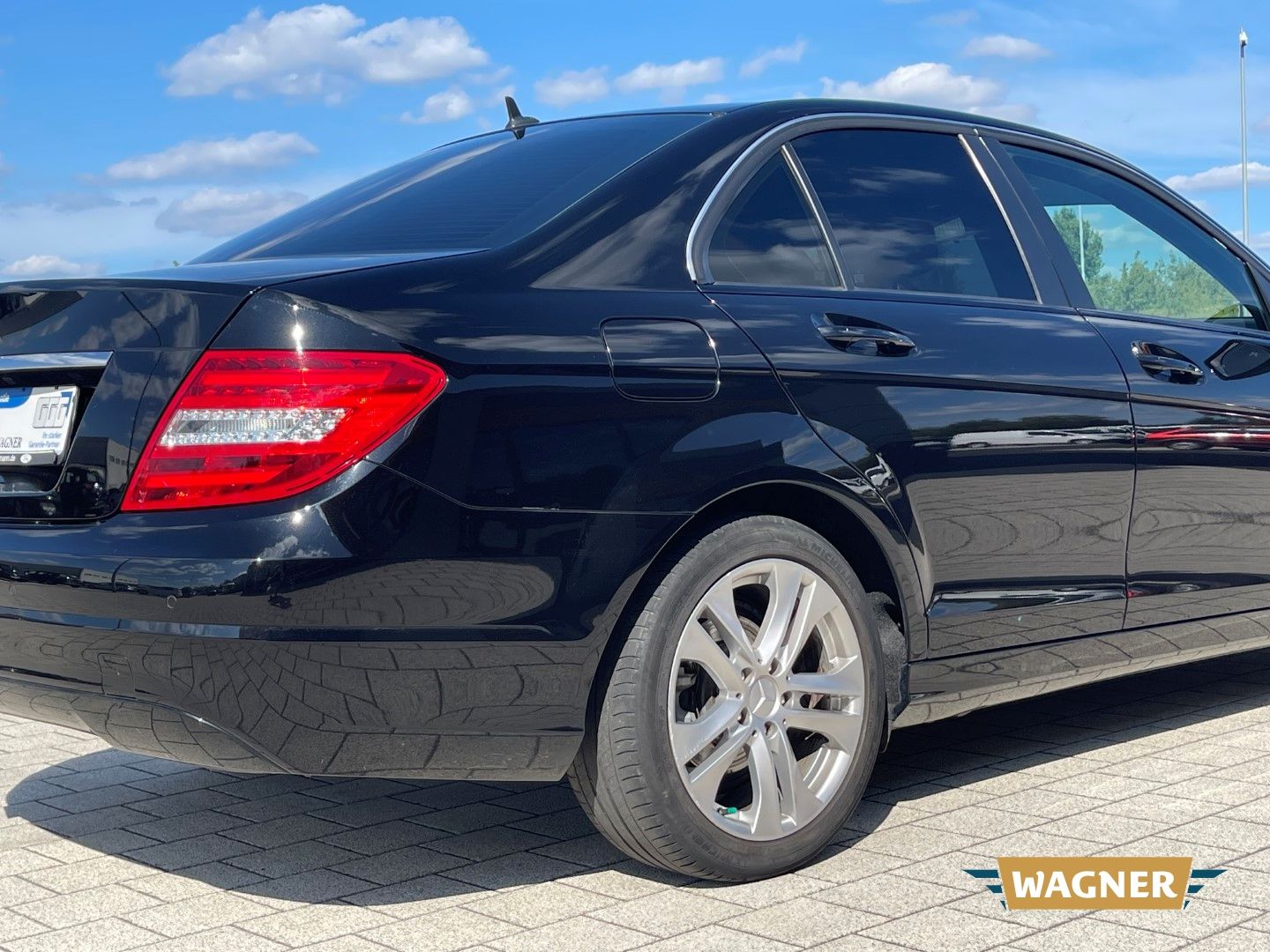 Fahrzeugabbildung Mercedes-Benz C 180 CGI  Automatik  Klimaautomatik