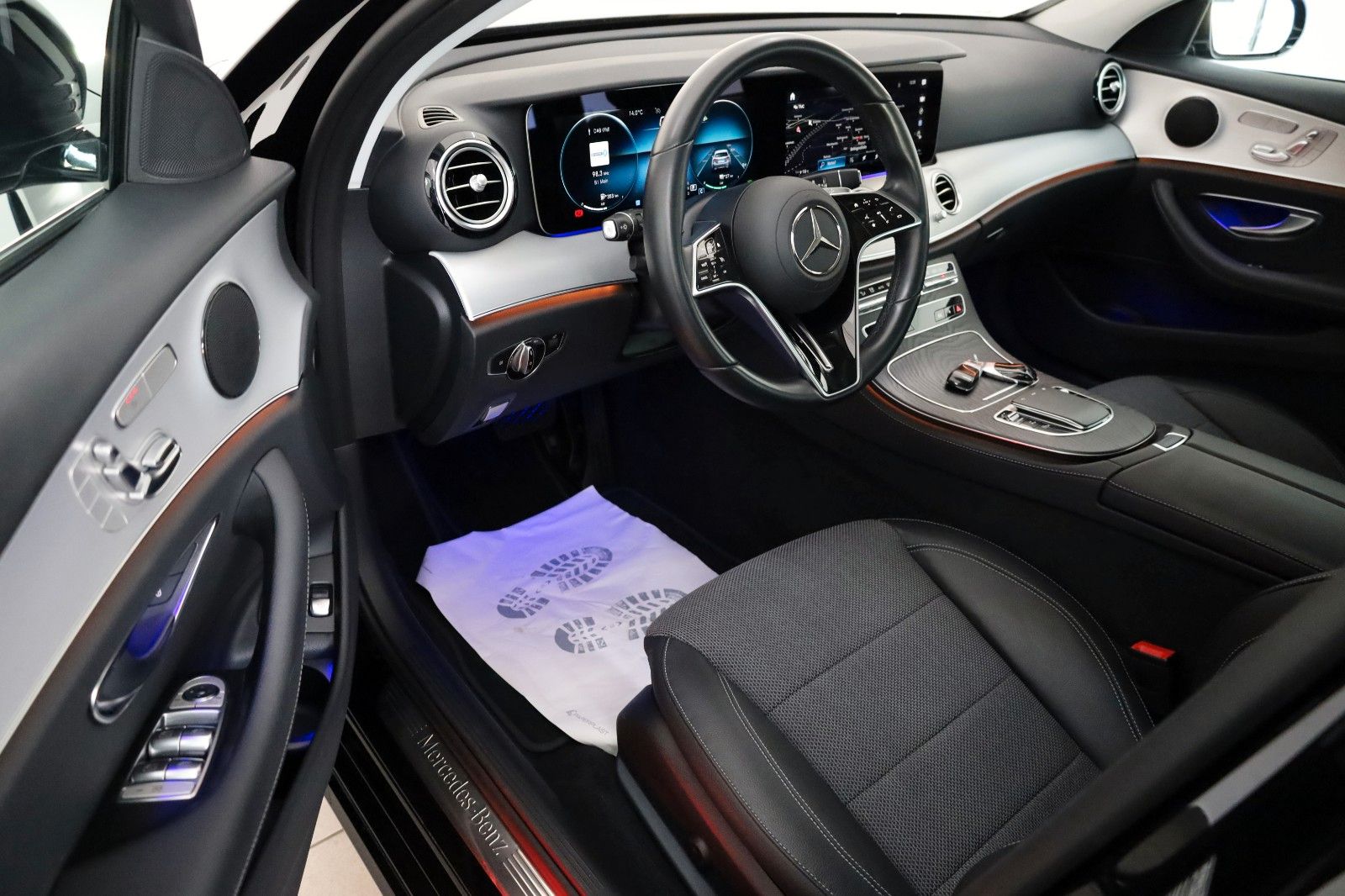 Fahrzeugabbildung Mercedes-Benz E 300 e T Avantgarde,T.Leder,Navi,Kamera,AHK +WR