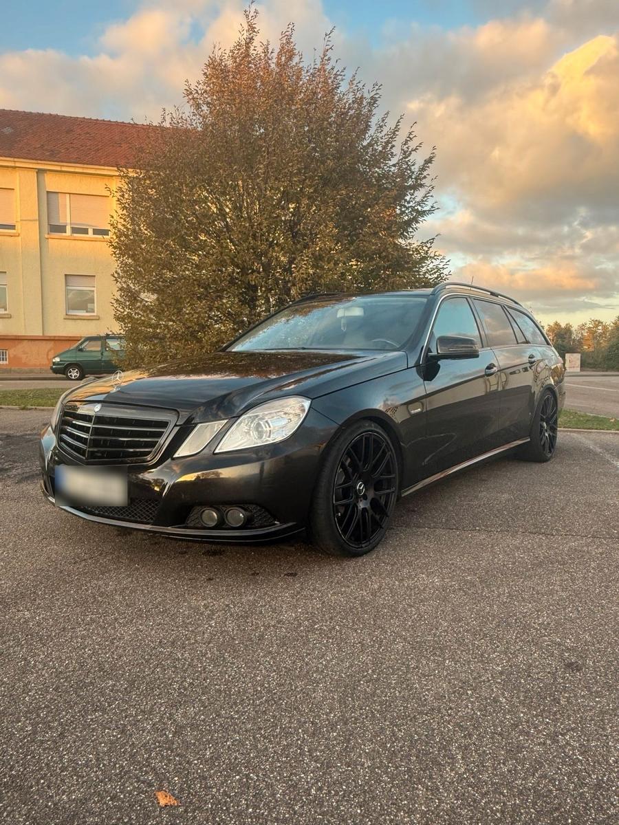 Mercedes-Benz E200 2011 — photo 11