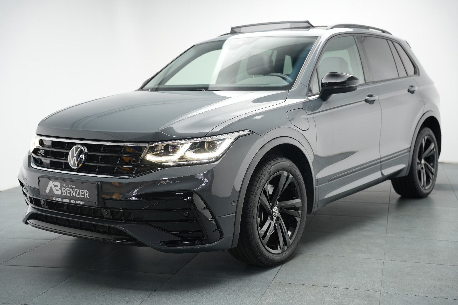 Fahrzeugabbildung Volkswagen Tiguan R-Line Hybrid *Panorama*360°Kam*Virtual