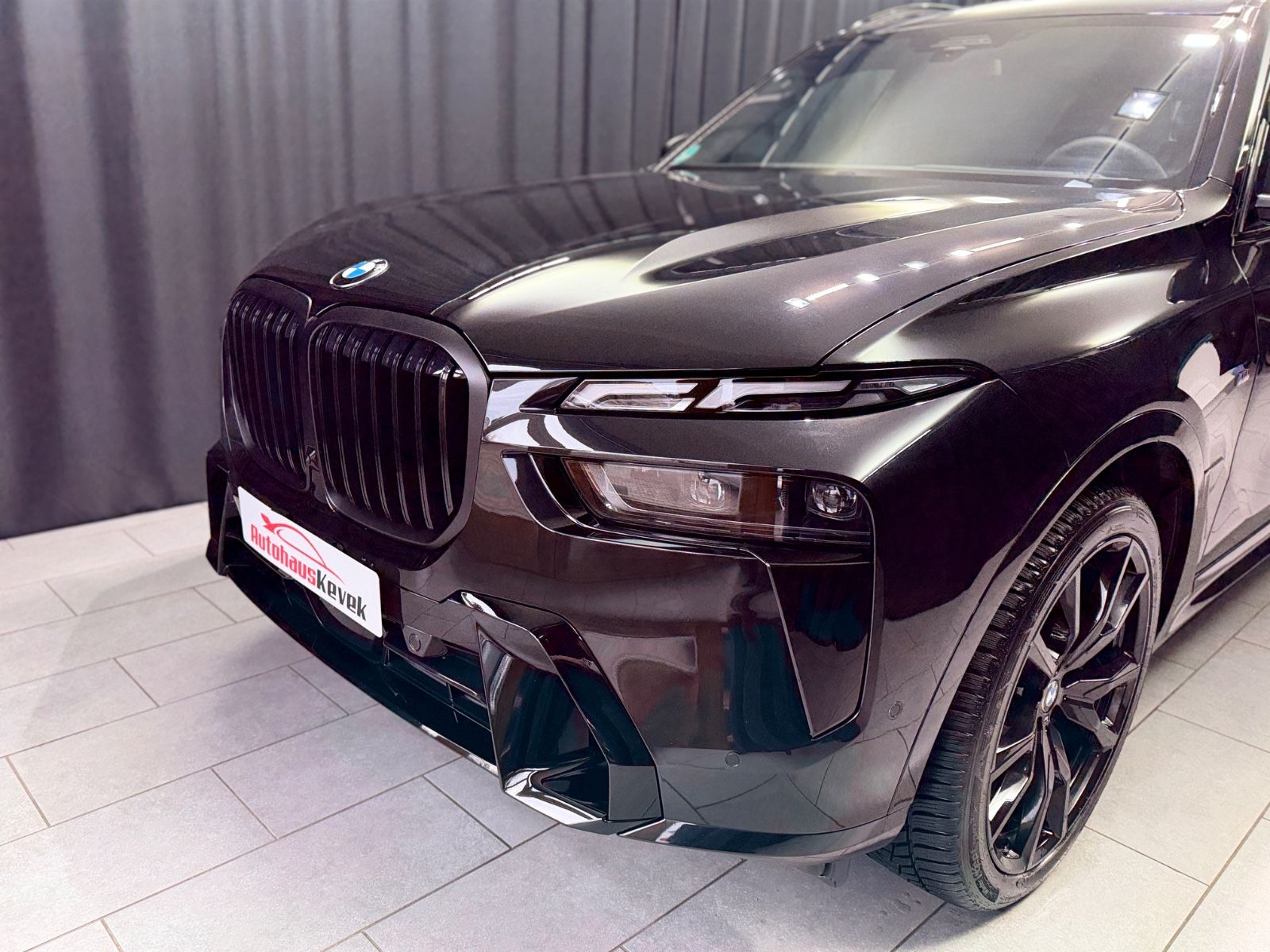 Fahrzeugabbildung BMW X7 xDrive 40d M SPORT PRO|LUFT|PANO|7-SITZER|AHK
