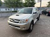 Toyota Hilux Extra Cab 4x4 SR5 - Toyota Hilux: Extra Cab