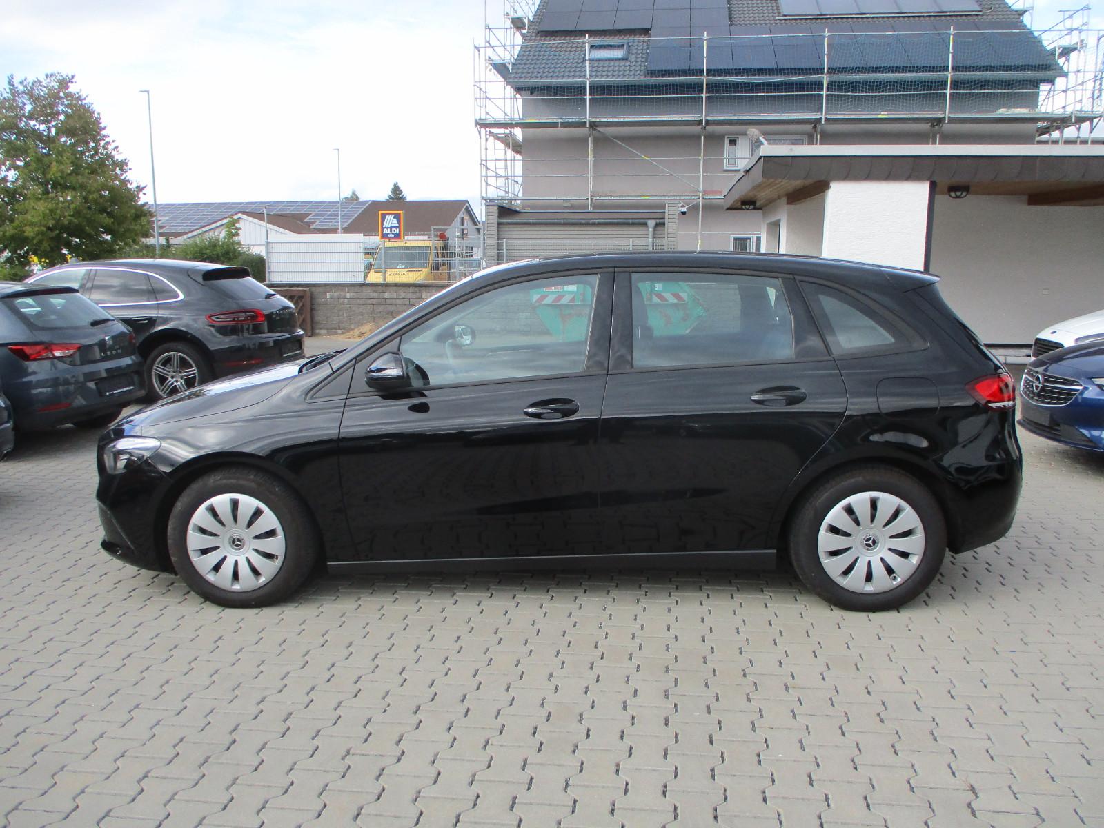 Mercedes-Benz B 180 d NAVI LEDER KAMERA LED TOTW SPURH AHK PDC