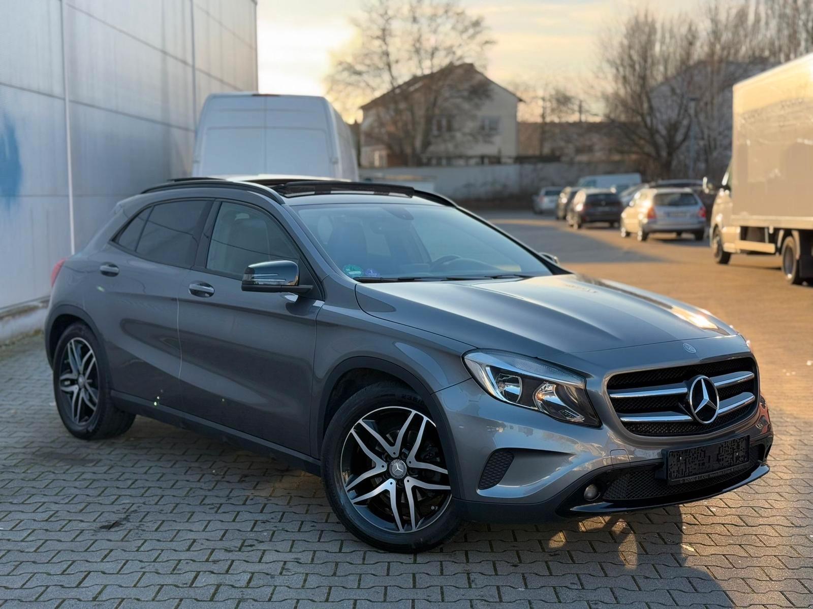 Mercedes-Benz GLA 200+PANO+8-FACH+NIGHT+NAVI+SHZ