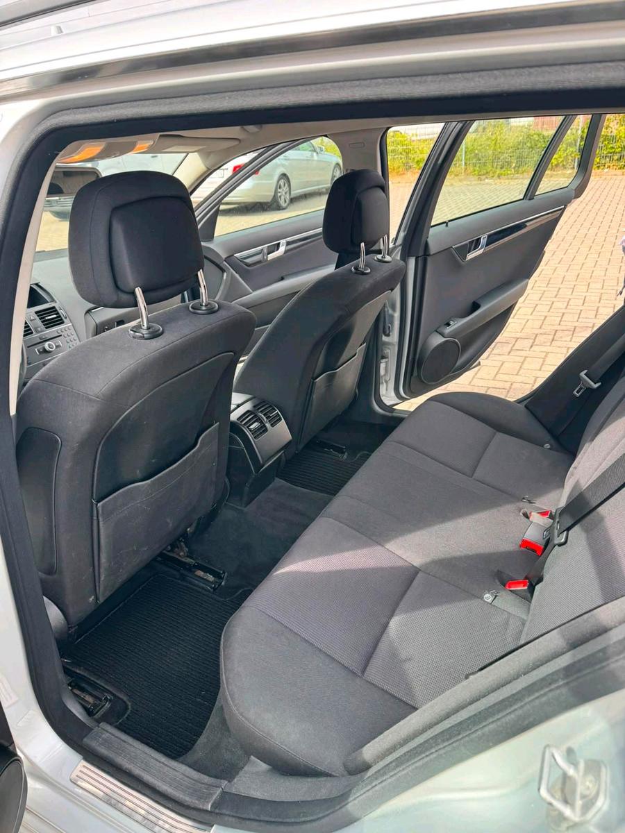 Mercedes-Benz C200 2010 — interior