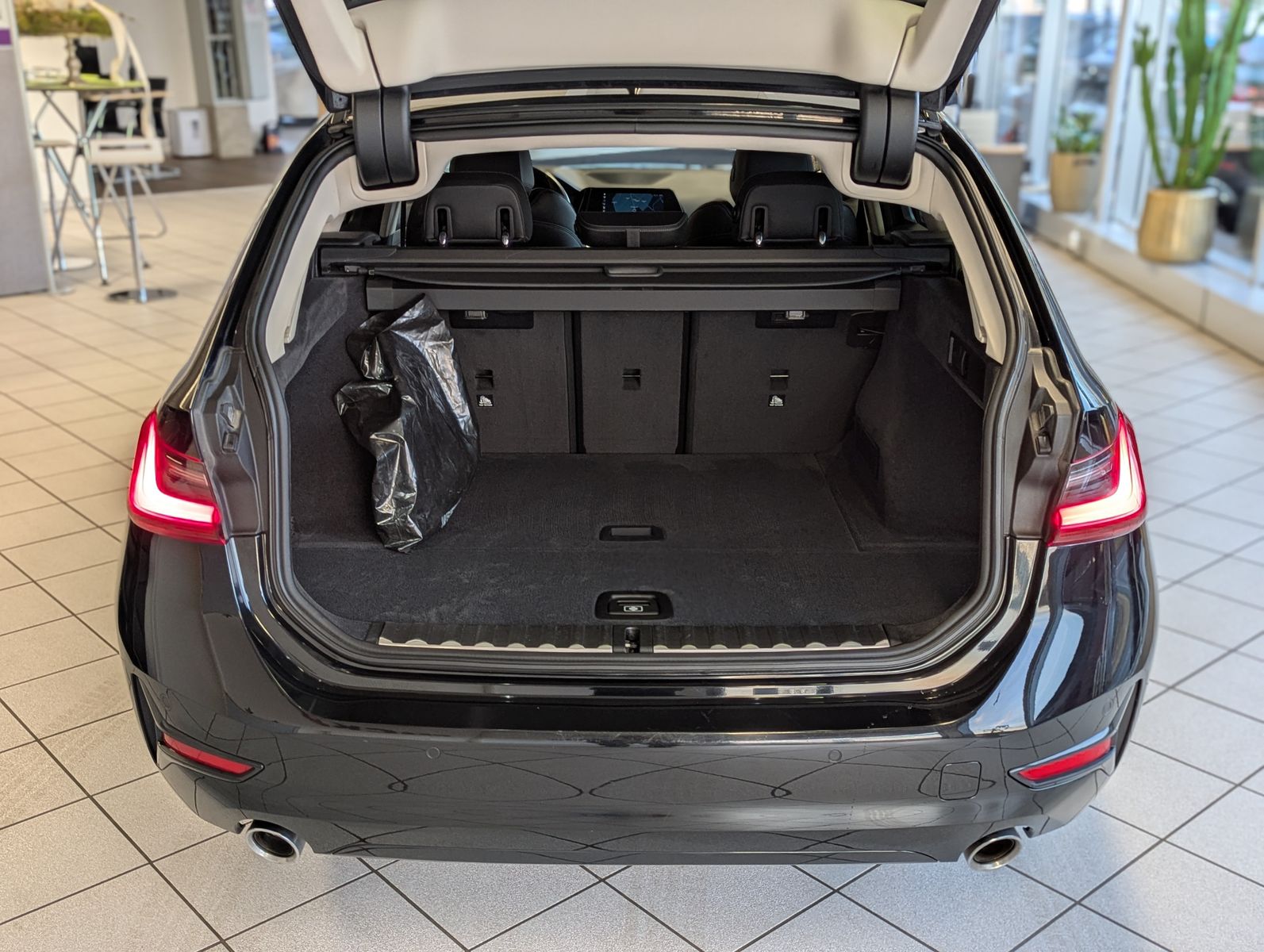 BMW 320 d xDrive Sport Line HUD Shadow LED ACC AHK - Image 16