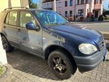 Mercedes-Benz ML 320 - Benzin, AHK,  Bj. 10/1999, 254.000 km - Mercedes-Benz Geländewagen aus dem Jahr 1999