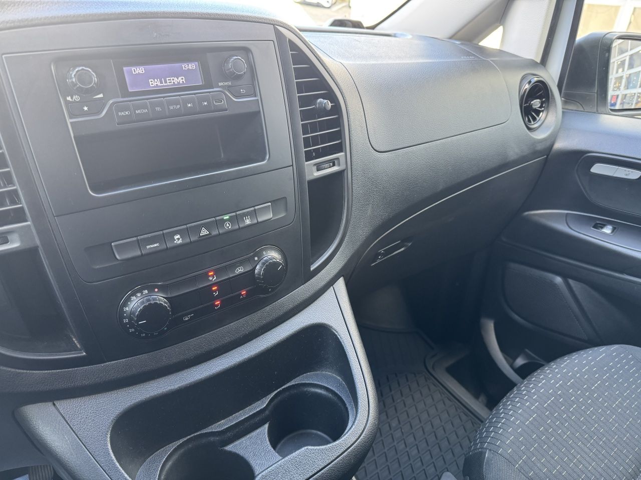 Fahrzeugabbildung Mercedes-Benz Vito 116CDI Mixto extralang 4x4 Klima*AHK*Regale