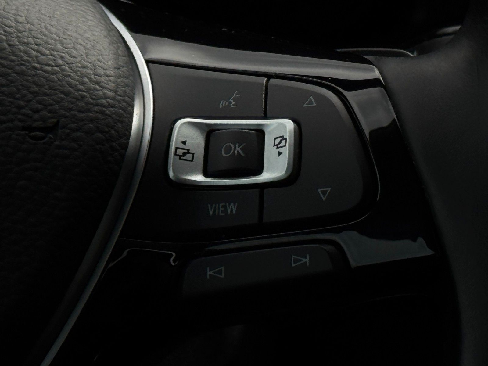 Fahrzeugabbildung Volkswagen Tiguan 2.0 TSI Hgl. 4M Alcan Pano Dynaudio 360°