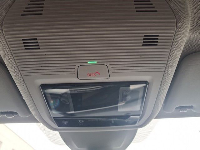 Fahrzeugabbildung Volkswagen Golf VIII TSI Move LED Navi AID RFK SH LM