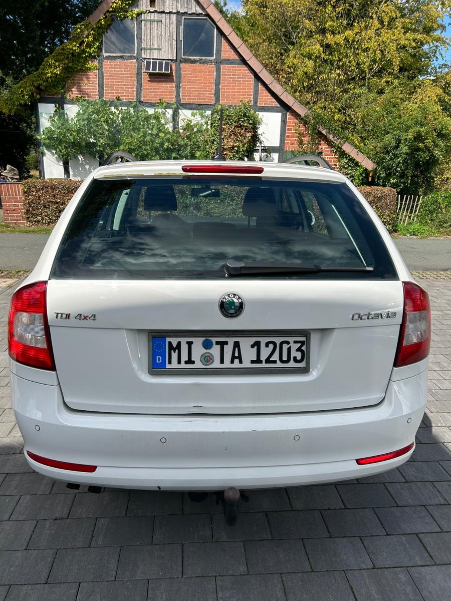 Skoda Octavia 2012 — interior