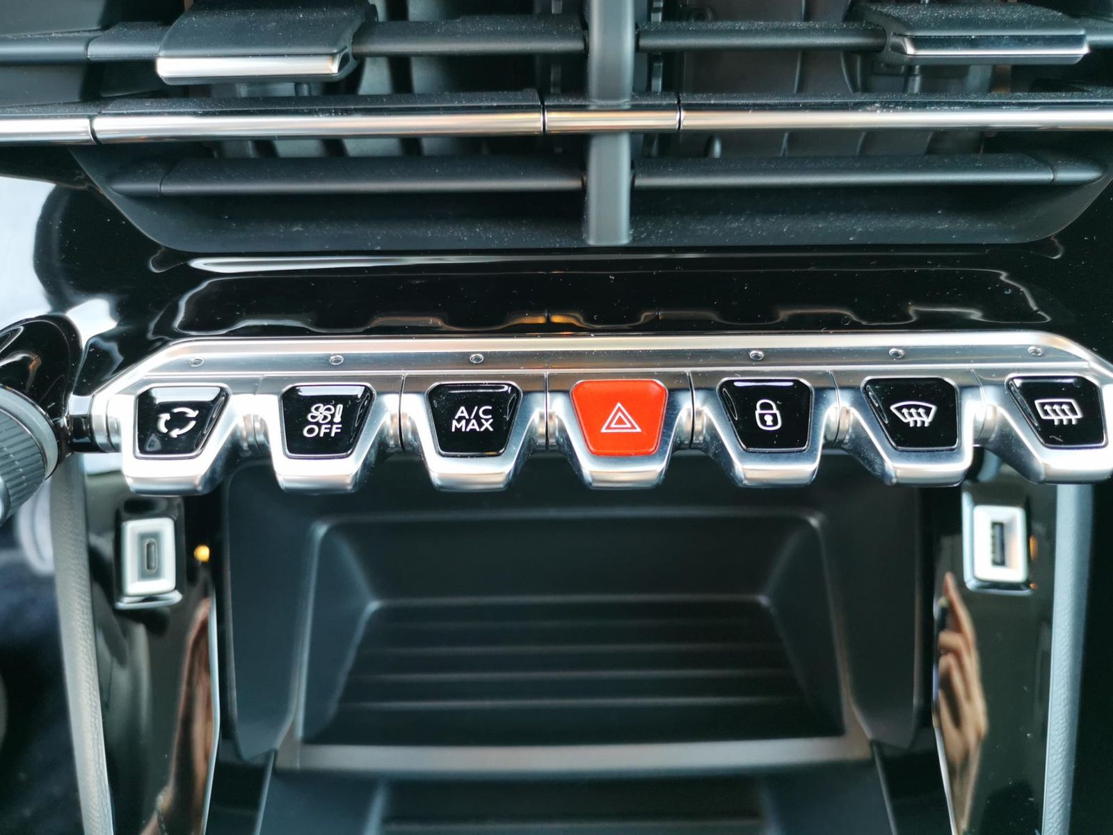 Fahrzeugabbildung Peugeot 2008 Active Pack+USB+PDC+KLIMA+DAB+TEMPOMAT+