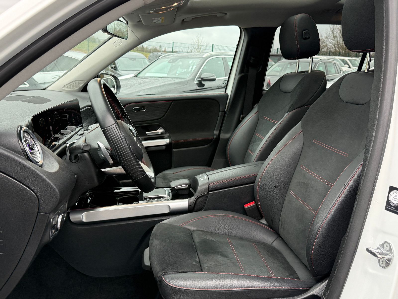 Fahrzeugabbildung Mercedes-Benz GLB 220d 4Matic AMG ACC AHK Kamera Ambiente Pano