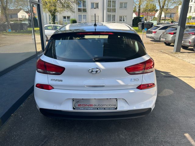 Fahrzeugabbildung Hyundai i30 + NaviZB+Klima+Allwetter+BT+Tempomat+USB+LED
