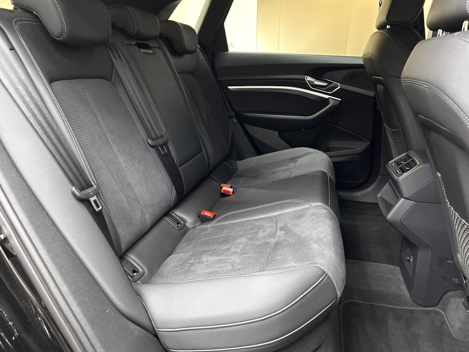 Fahrzeugabbildung Audi e-tron 55 Quat 2X S LINE SPORT LED+NAVI+B&O+KAM+