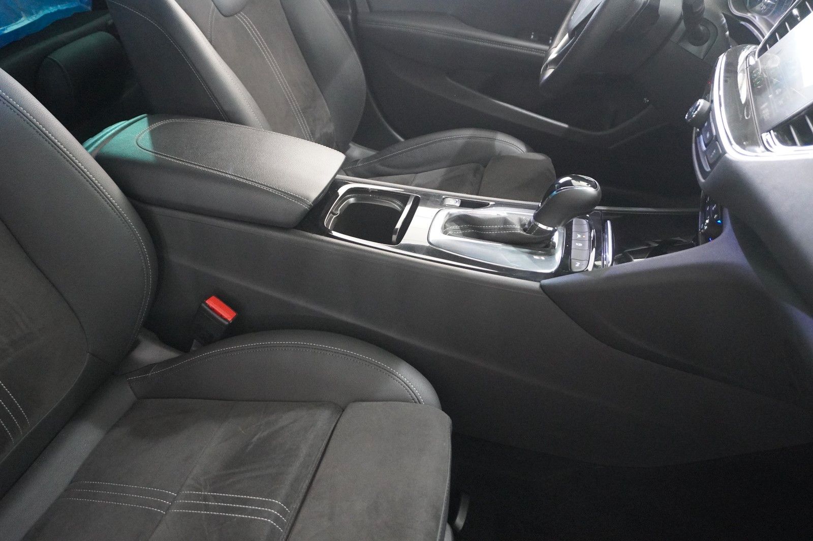 Fahrzeugabbildung Opel Insignia B ST 2.0D ULTIMATE NAVI/OPC/VIRT/SH/AHK