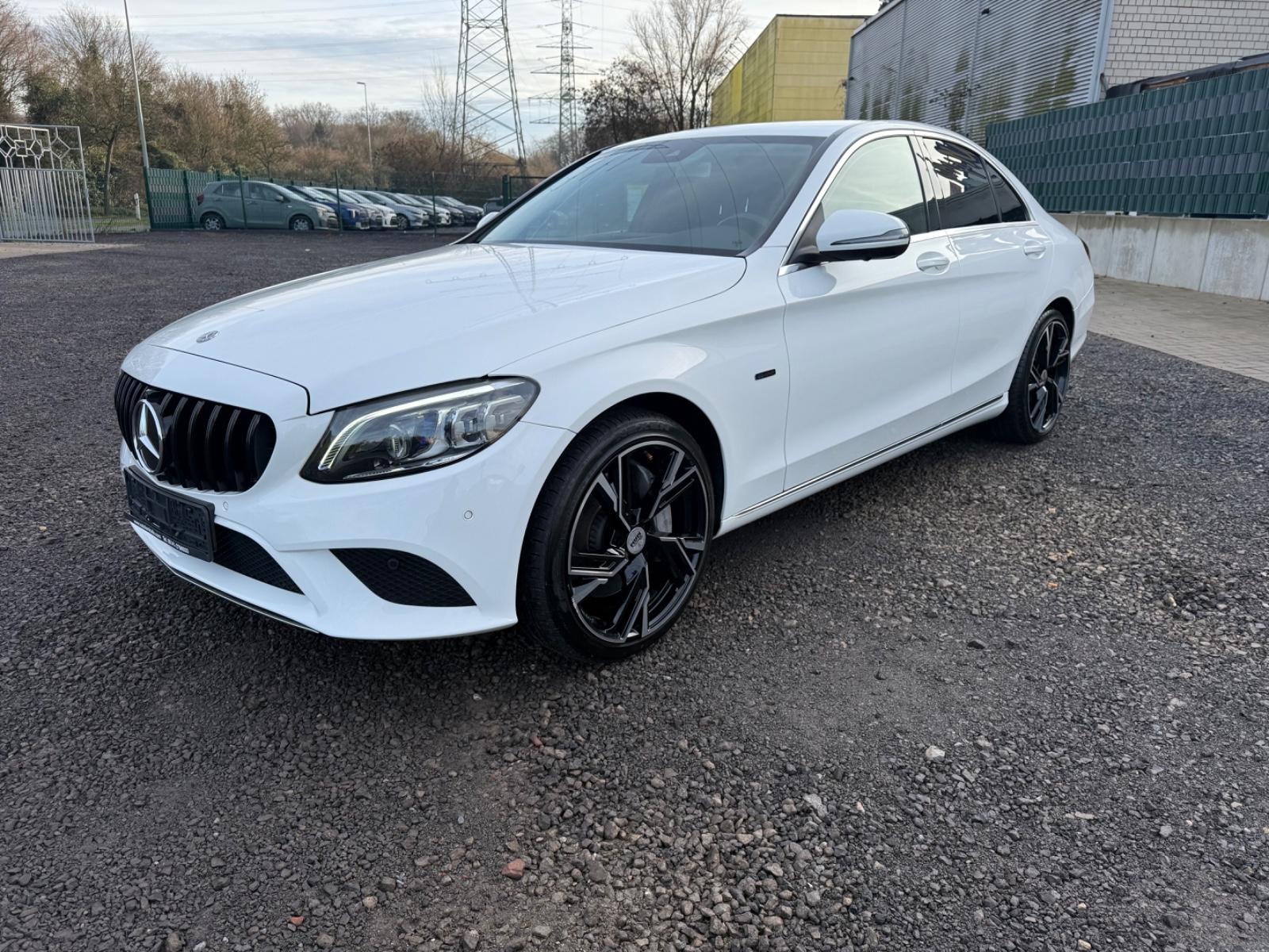 Mercedes-Benz C300e Plug-Hybrid*Sthzg*AHK*Avngrd*19Zoll
