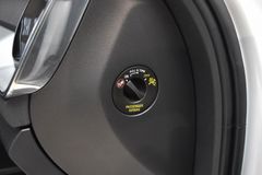 VOLVO XC60 D5 AWD~R Design~Leder~Business~I-safe~21"