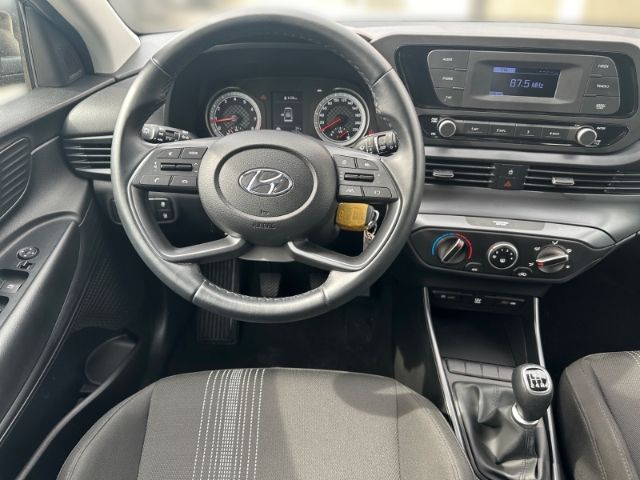 Fahrzeugabbildung Hyundai BAYON 1.2 MPI 85HP Klima PDC Kamera Apple CarPla