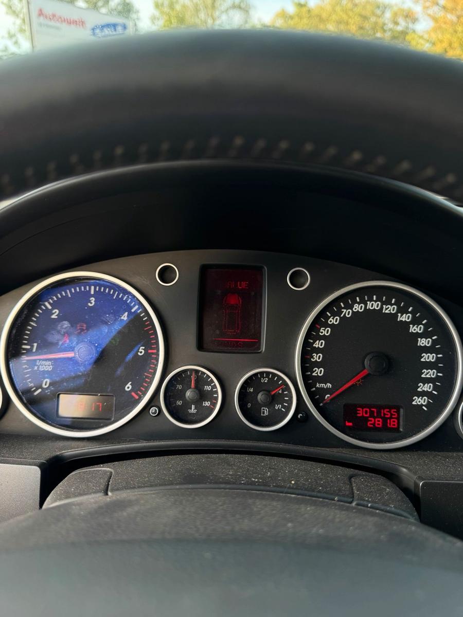 Volkswagen Touareg 2005 — photo 11