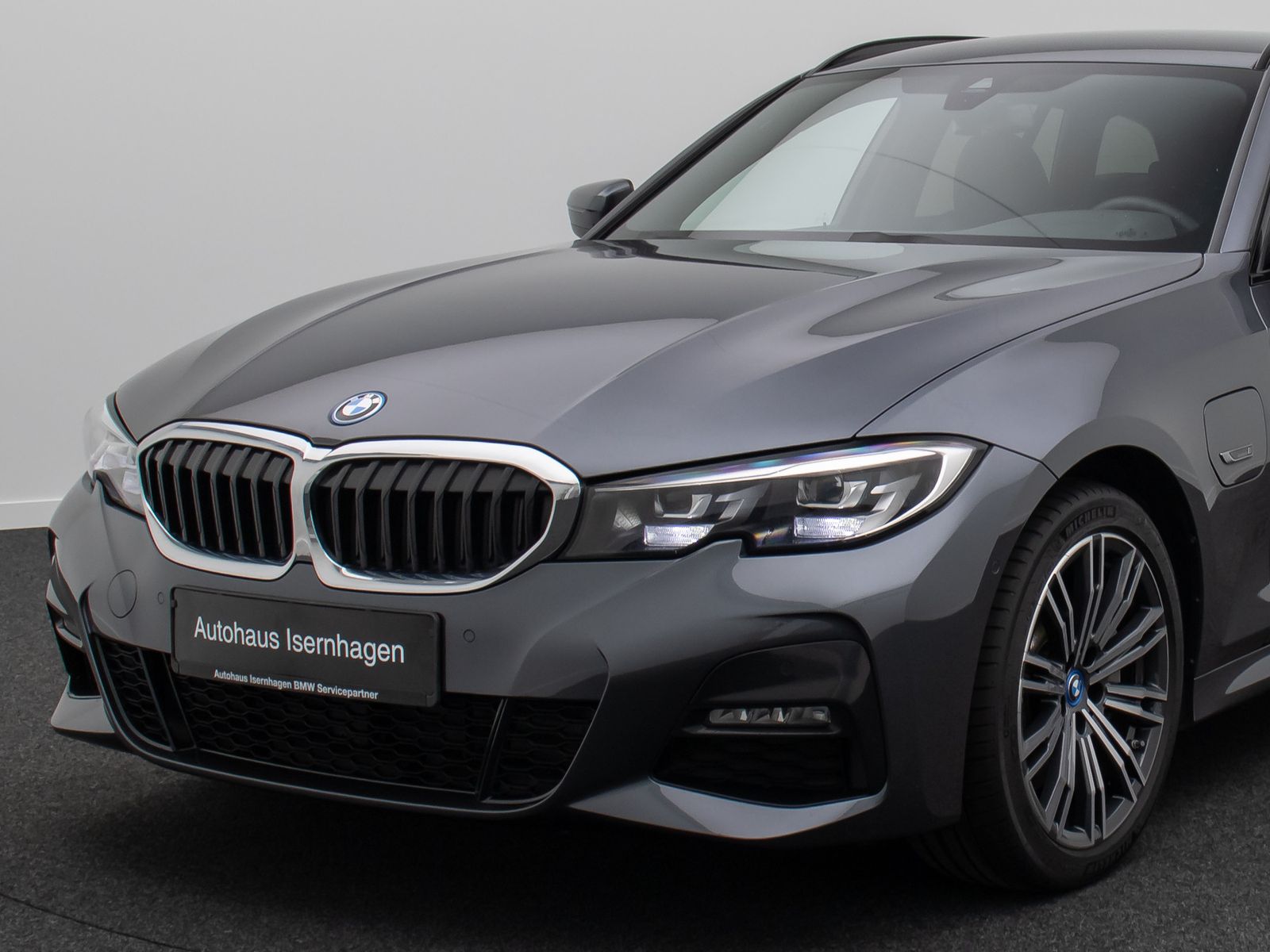 Fahrzeugabbildung BMW 330e M Sport Alarm AHK DAB HiFi Komfort PDC 18"