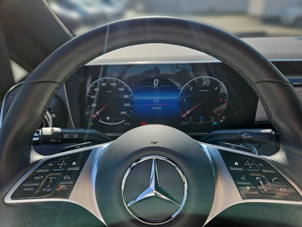 Fahrzeugabbildung Mercedes-Benz V 300 AVG extralang 8 Sitze STHZ AR ele.ST DISTR