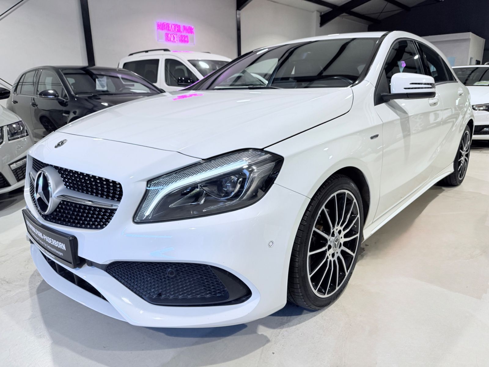 MERCEDES-BENZ A 200 d AMG Line/Alcantara/Kamera/LED/Navi/Alus