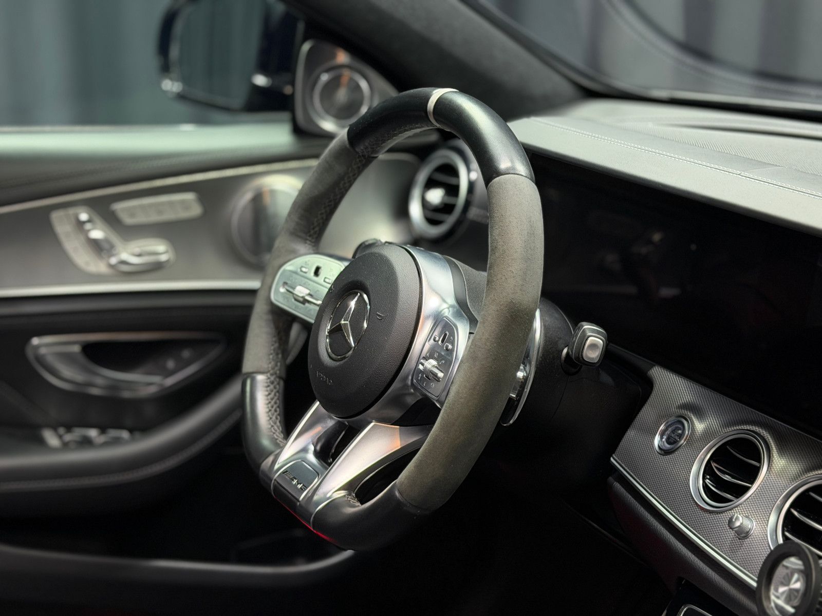 Fahrzeugabbildung Mercedes-Benz E 63 S AMG 4Matic+ |3D-BURMESTER|VOLL