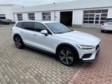 Volvo V60 Cross Country D4 AWD Geartronic Pro Pano HUD - weiße Volvo V60 Cross Country