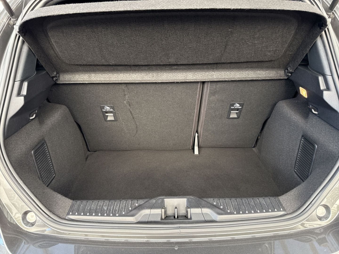 Fahrzeugabbildung Ford Fiesta ST-Line Vignale 1.0 Mild-Hybrid 114 KW B&