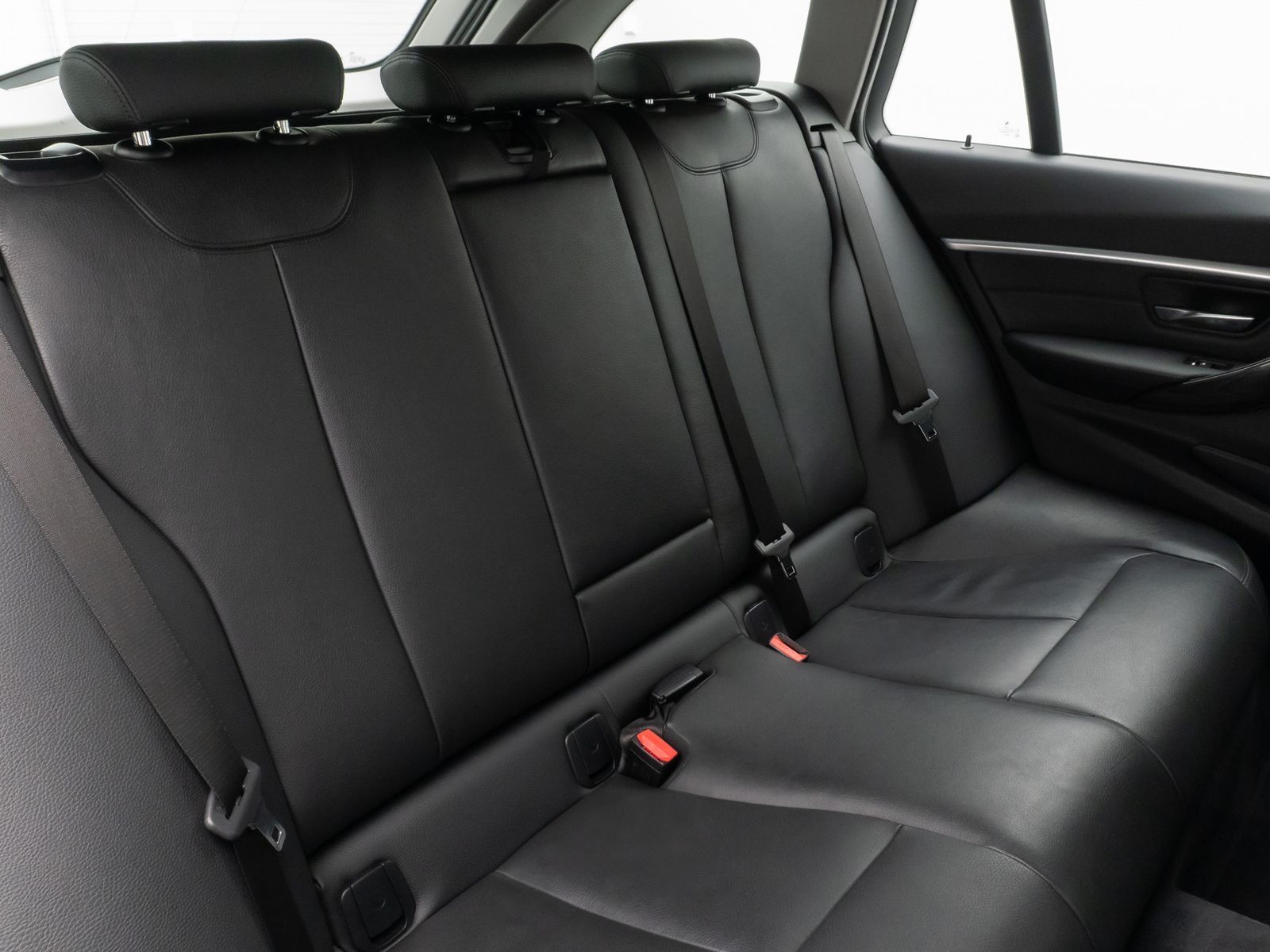 Fahrzeugabbildung BMW 320d Luxury Line Kamera HUD HiFi Stop&Go Komfort