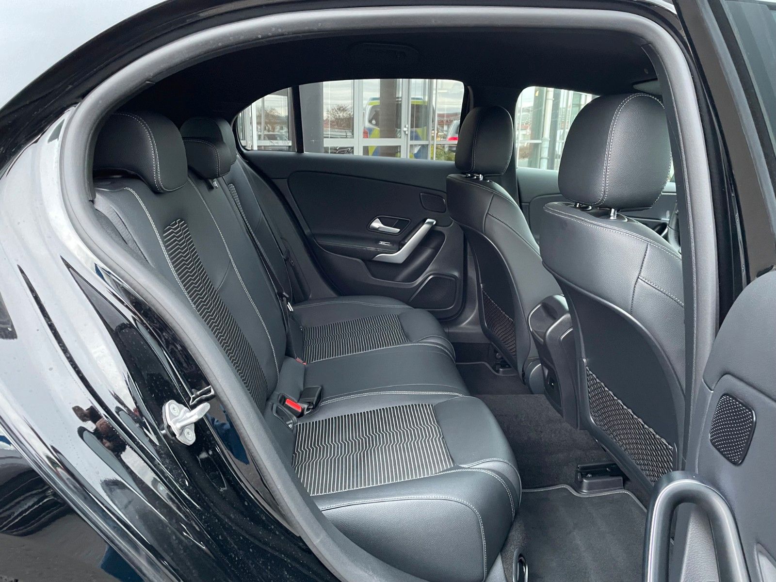 Fahrzeugabbildung Mercedes-Benz A 200 d Progressive AHK+MBUX+R-Kamera+Distr