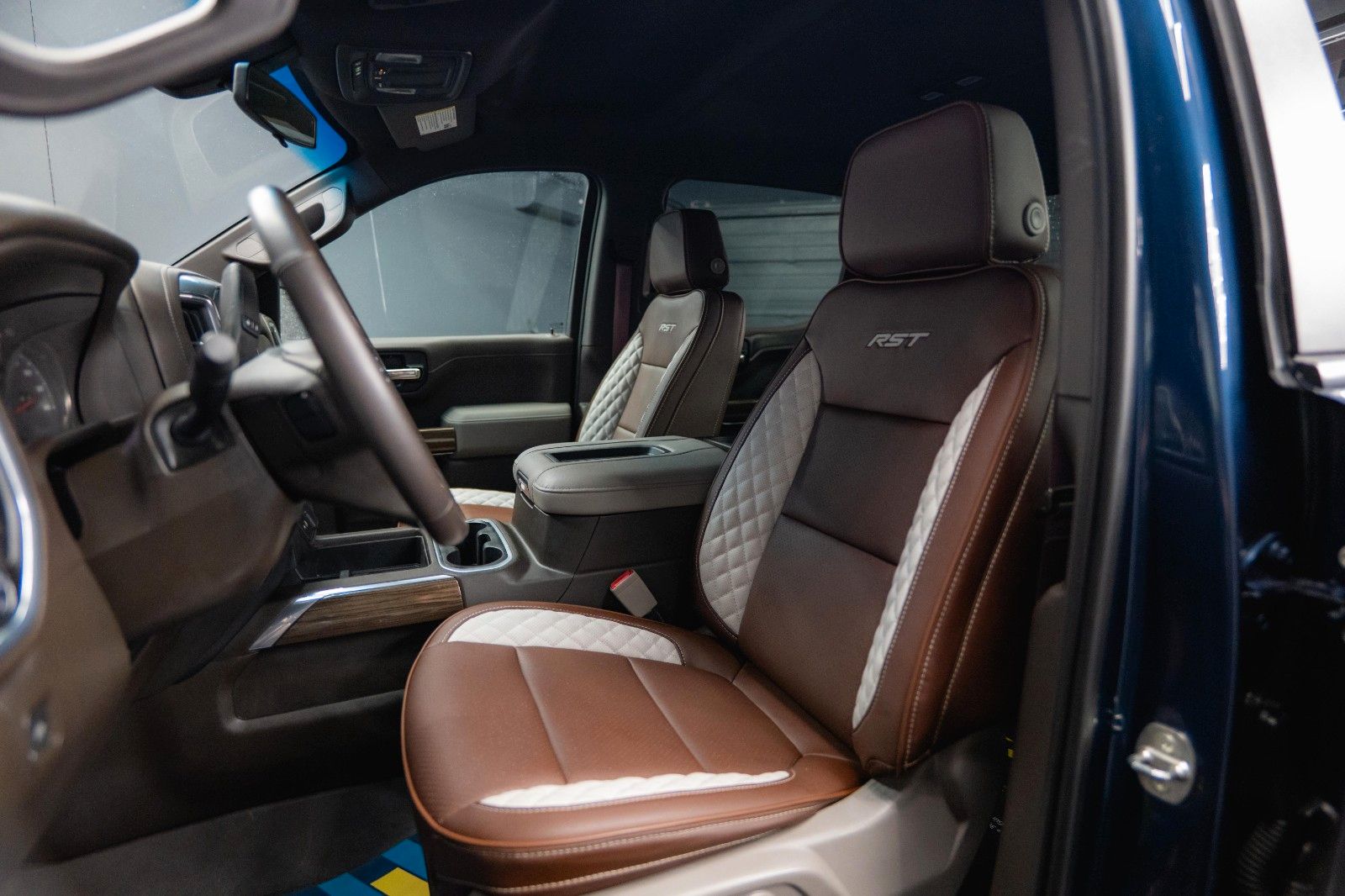 Fahrzeugabbildung Chevrolet Silverado 5.3L V8 4x4 RST Limited ZZ1 NightPaket