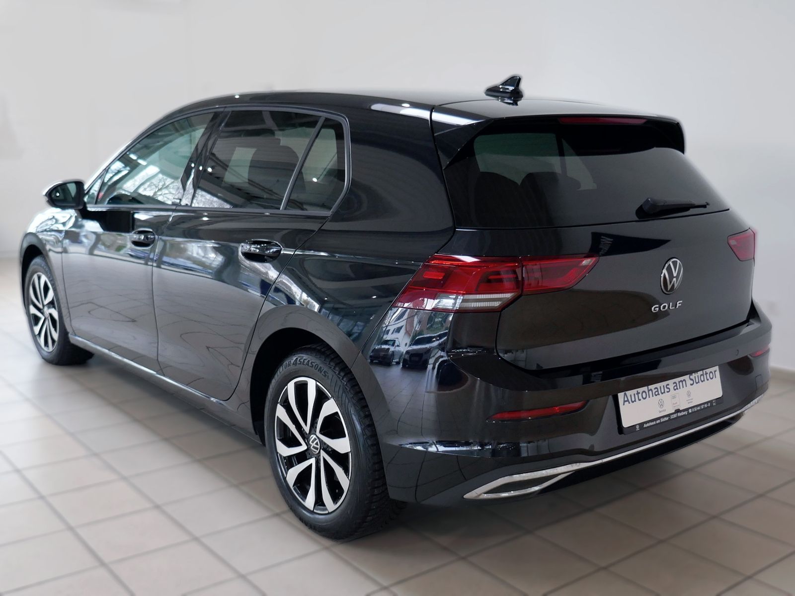 Fahrzeugabbildung Volkswagen Golf VIII Active 1.5 TSI | LED AHK RFK ACC Navi