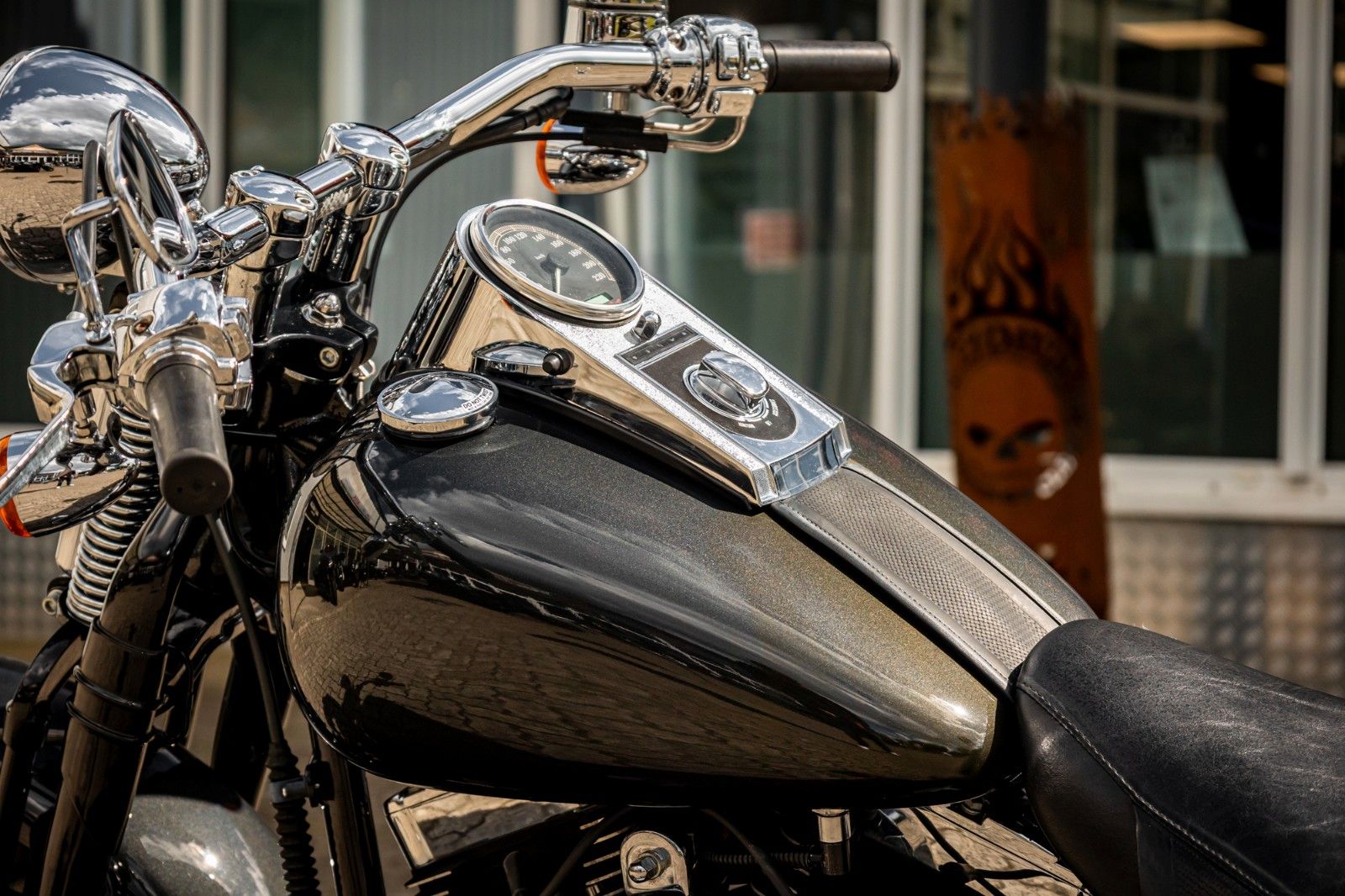 Fahrzeugabbildung Harley-Davidson FLSTSCI Springer Classic - Vance & Hines -