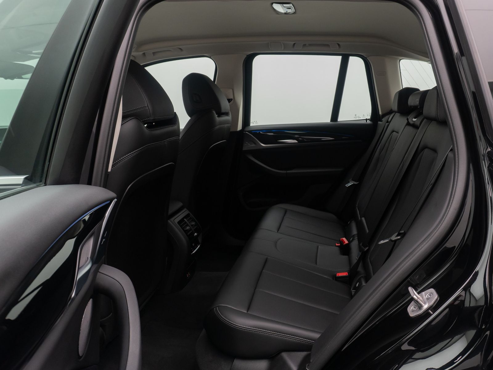 Fahrzeugabbildung BMW X3 xD30e Sport HUD DAB Kamera AHK Alarm 18Zoll