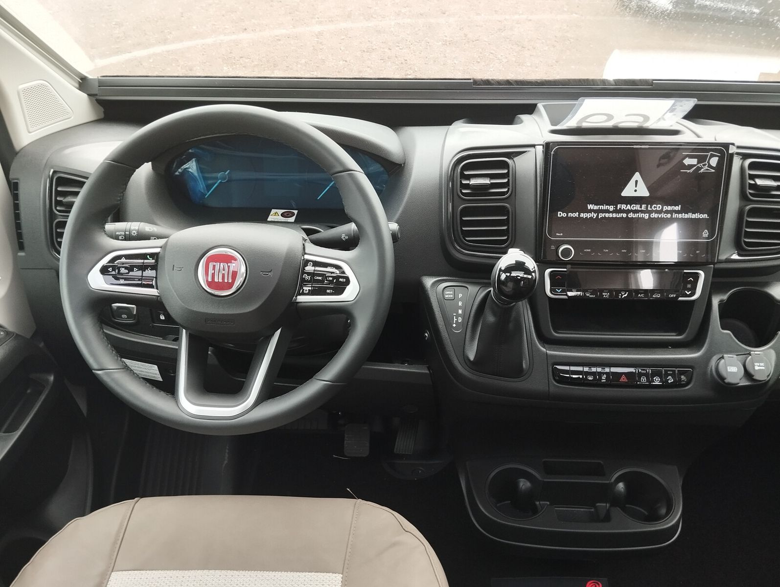 Fahrzeugabbildung Eura Mobil Profila T PT 675 SB 180 PS Aut. Mondial Plus