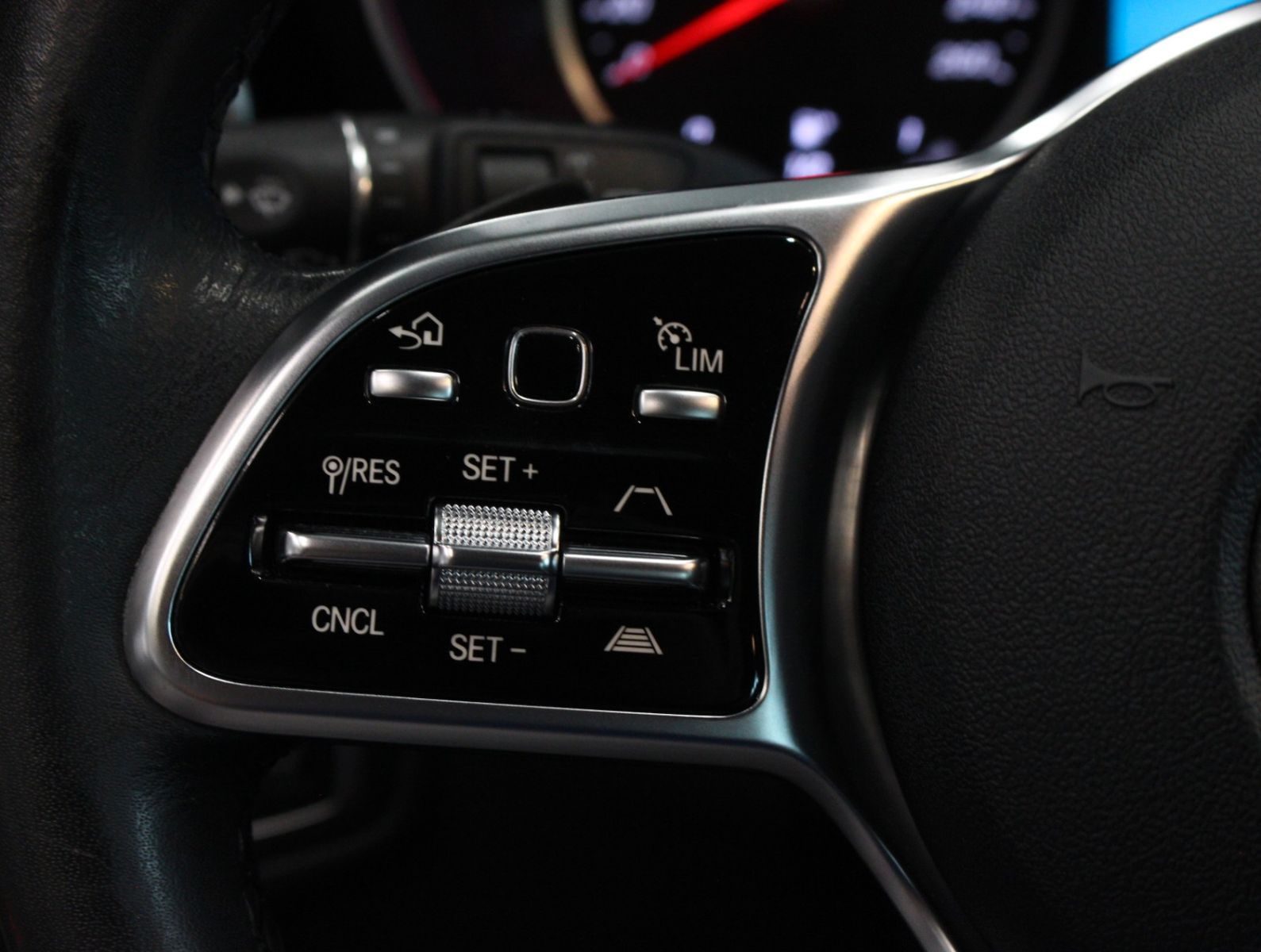 Fahrzeugabbildung Mercedes-Benz C 200 T Avantgarde Distronic*elekt. AHK*LED